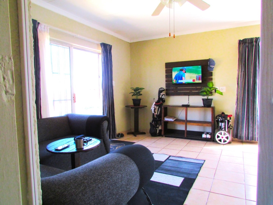 4 Bedroom Property for Sale in Flora Gardens Gauteng