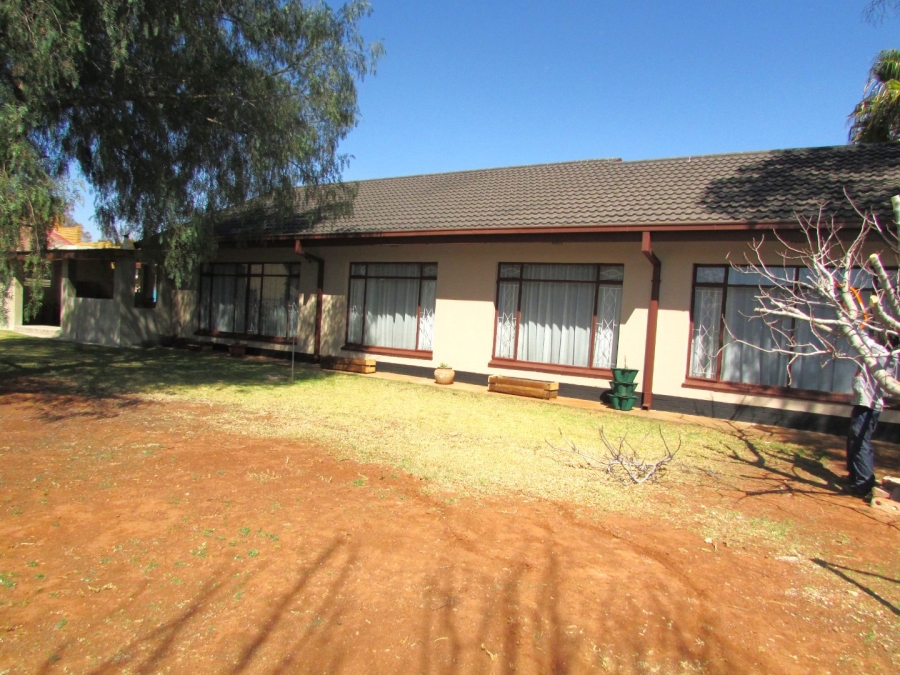 4 Bedroom Property for Sale in Flora Gardens Gauteng