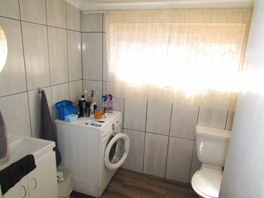 4 Bedroom Property for Sale in Flora Gardens Gauteng