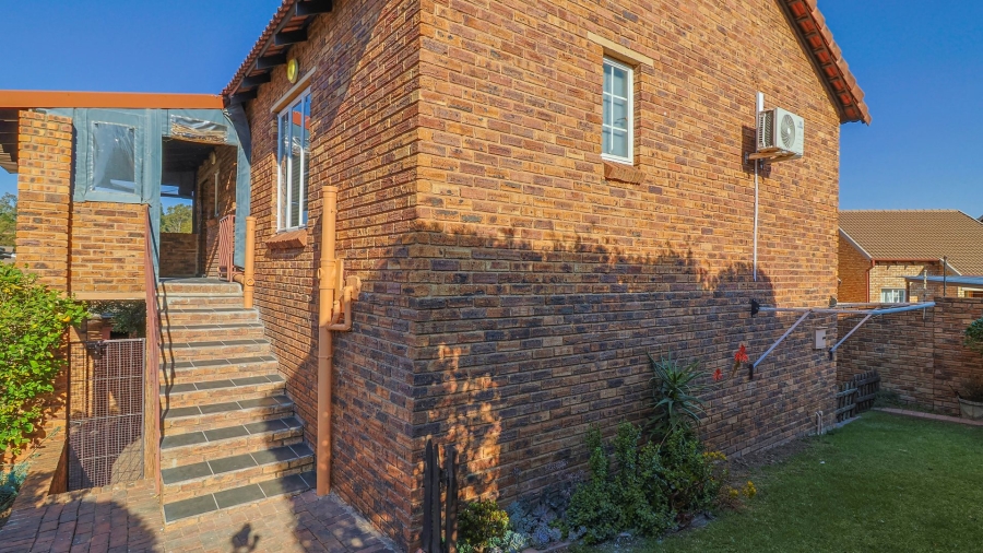 3 Bedroom Property for Sale in Wilgeheuwel Gauteng