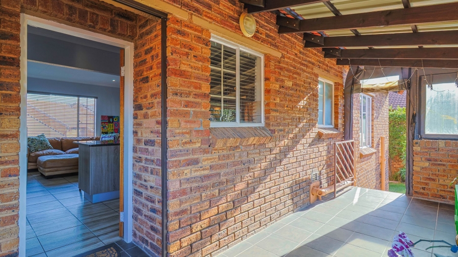 3 Bedroom Property for Sale in Wilgeheuwel Gauteng