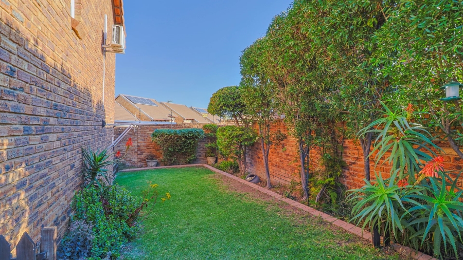 3 Bedroom Property for Sale in Wilgeheuwel Gauteng