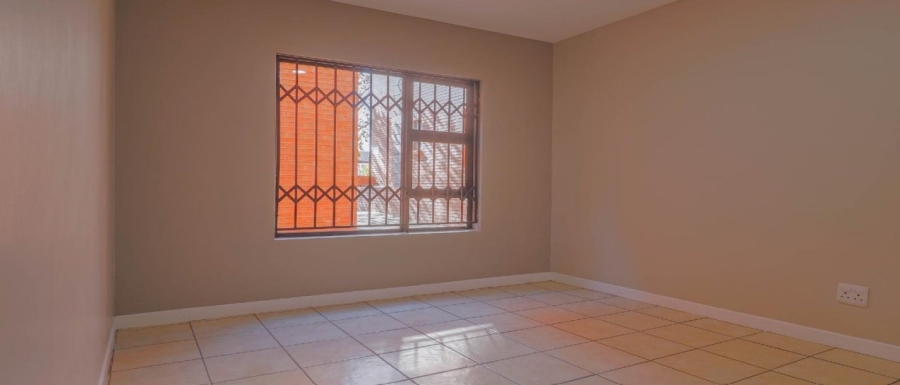 2 Bedroom Property for Sale in Summerfields Estate Gauteng
