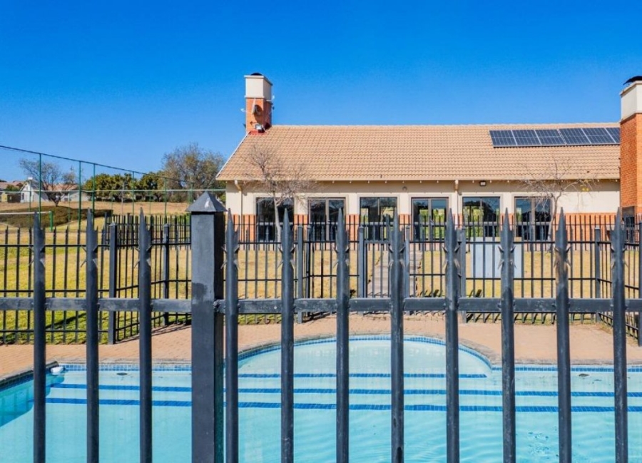 2 Bedroom Property for Sale in Summerfields Estate Gauteng