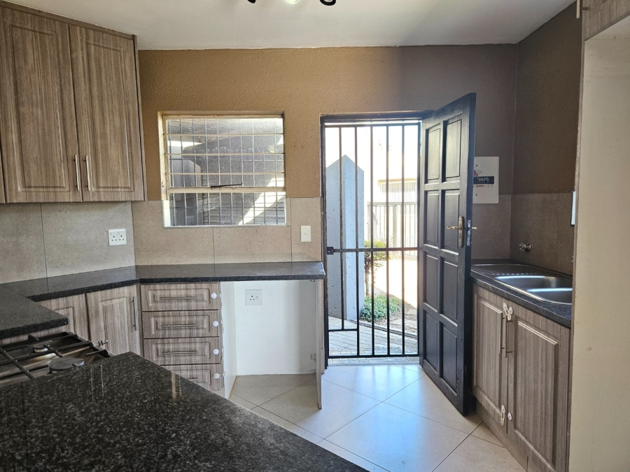 3 Bedroom Property for Sale in Bromhof Gauteng