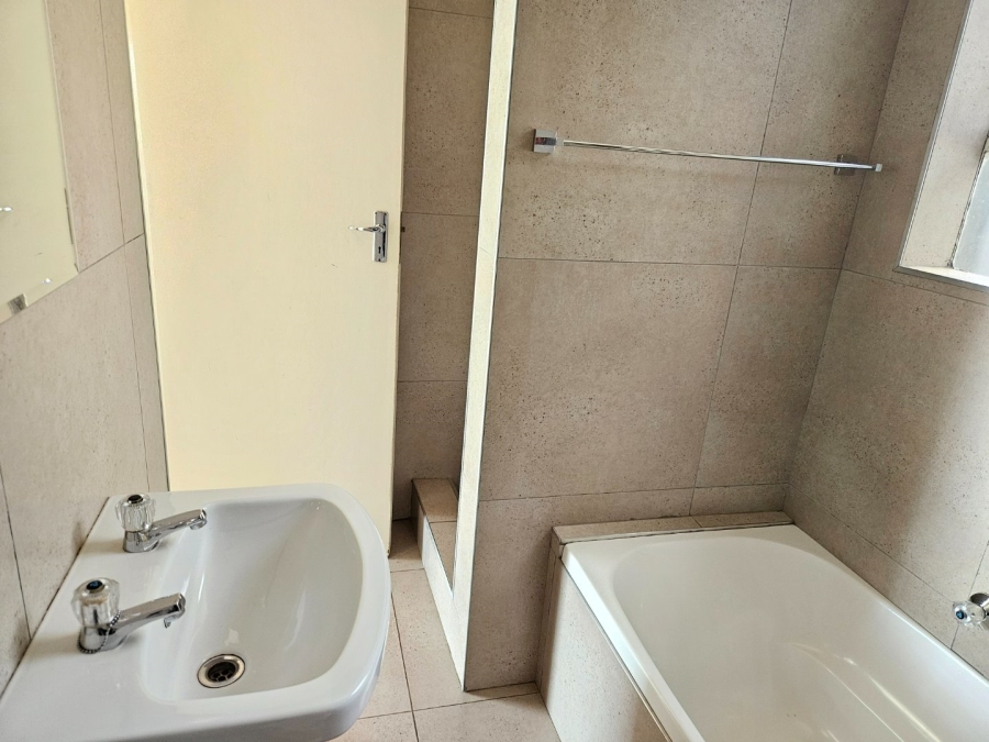 3 Bedroom Property for Sale in Bromhof Gauteng