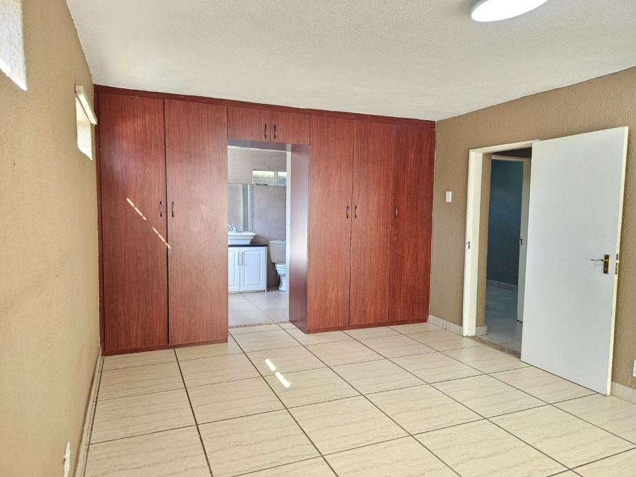 3 Bedroom Property for Sale in Bromhof Gauteng