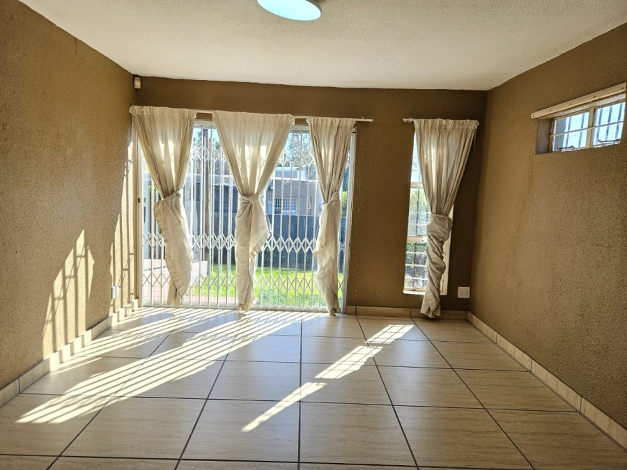 3 Bedroom Property for Sale in Bromhof Gauteng