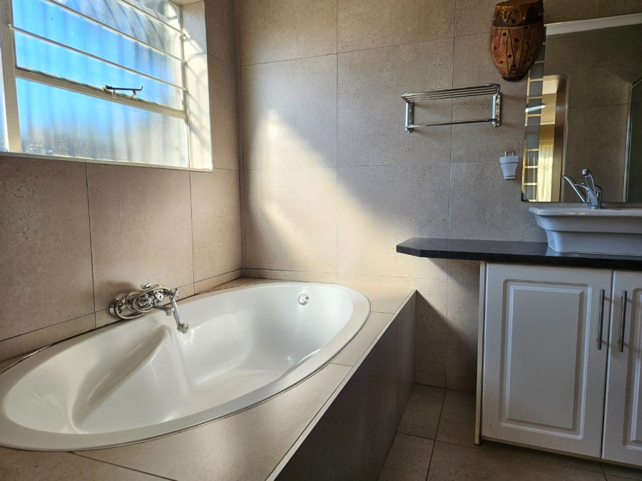 3 Bedroom Property for Sale in Bromhof Gauteng