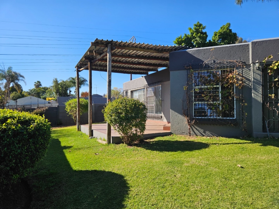 3 Bedroom Property for Sale in Bromhof Gauteng