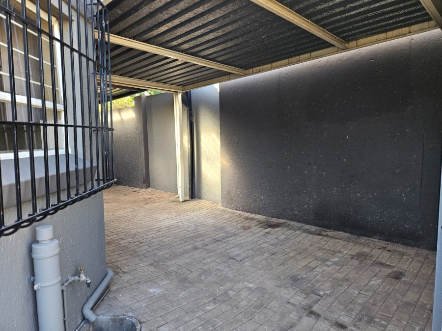 3 Bedroom Property for Sale in Bromhof Gauteng