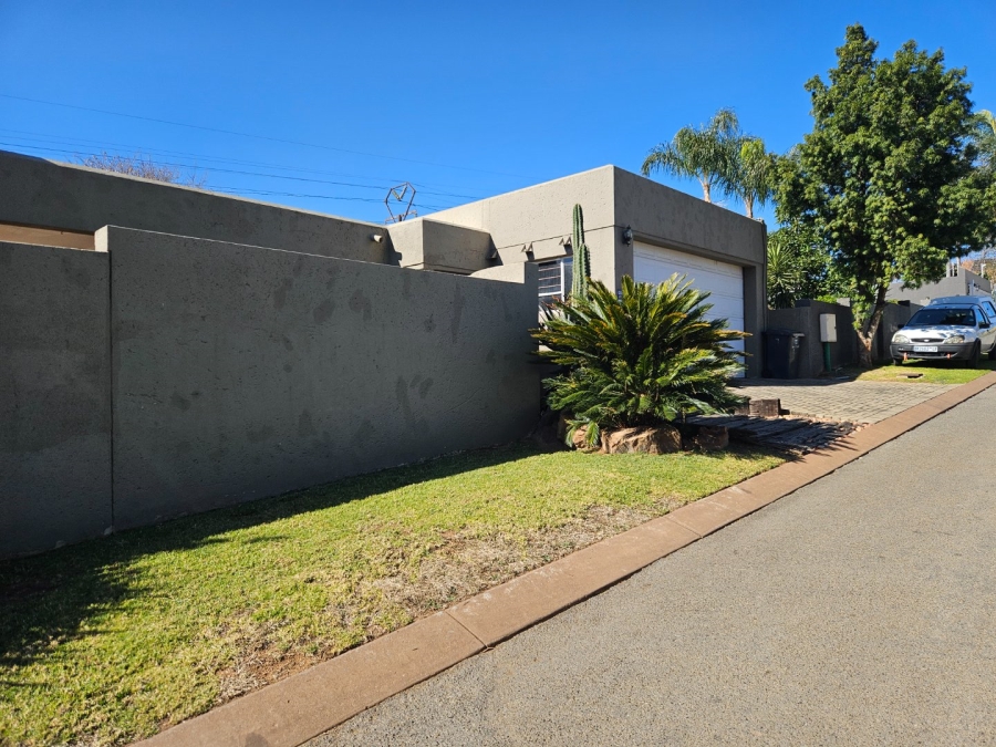 3 Bedroom Property for Sale in Bromhof Gauteng