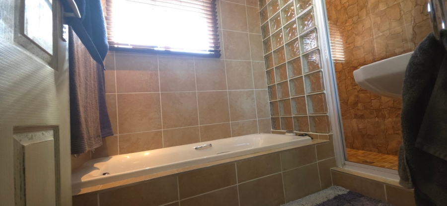 3 Bedroom Property for Sale in Brackenhurst Gauteng
