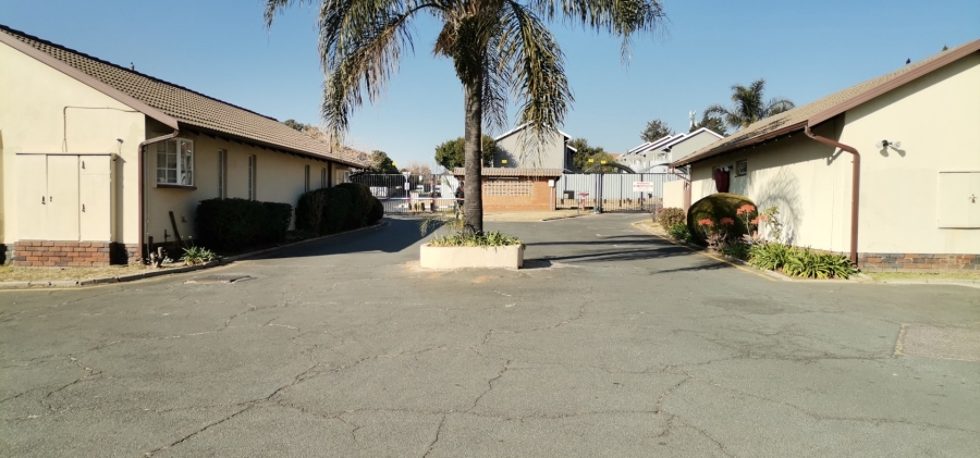 To Let 1 Bedroom Property for Rent in Ormonde Gauteng