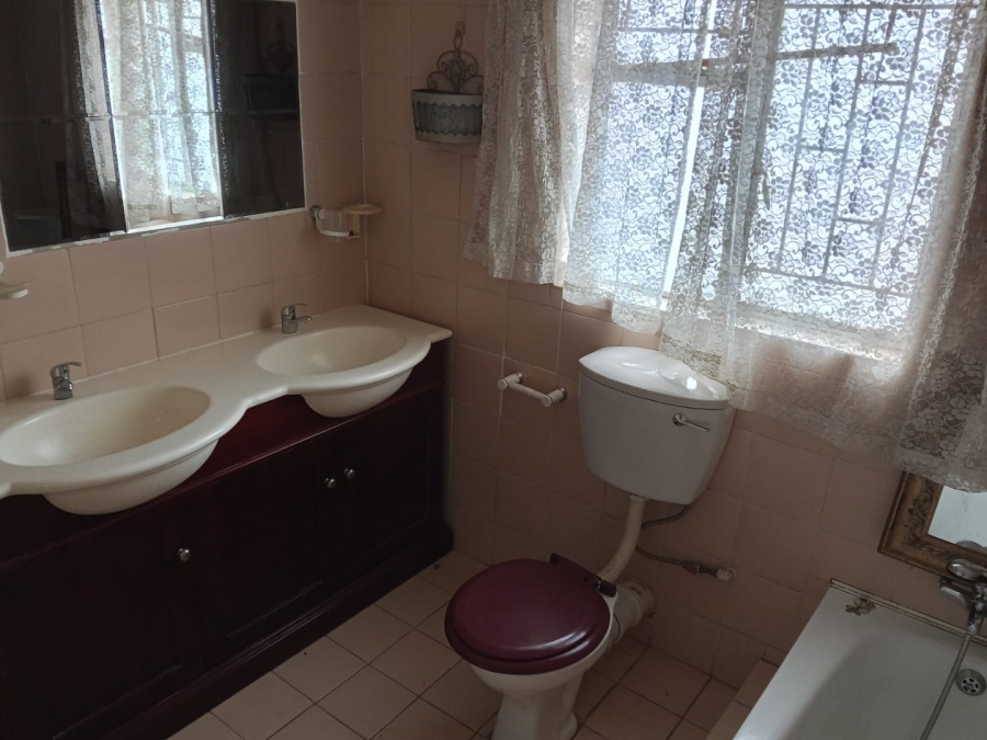 To Let  Bedroom Property for Rent in Wentworth Park Gauteng