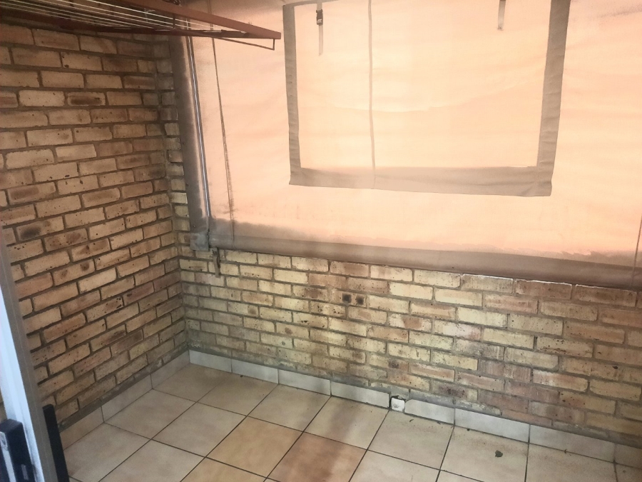 2 Bedroom Property for Sale in Wilro Park Gauteng