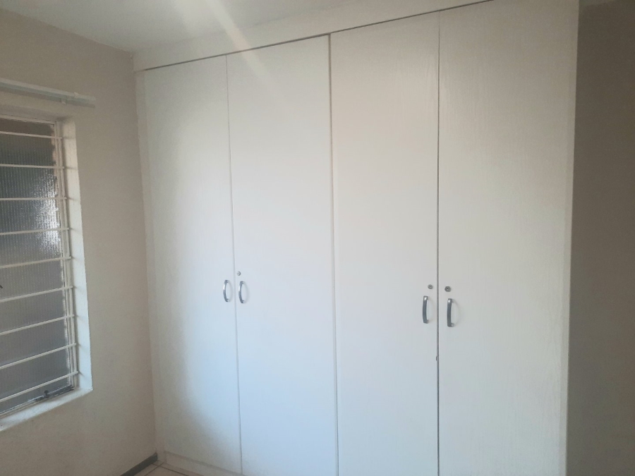 2 Bedroom Property for Sale in Wilro Park Gauteng