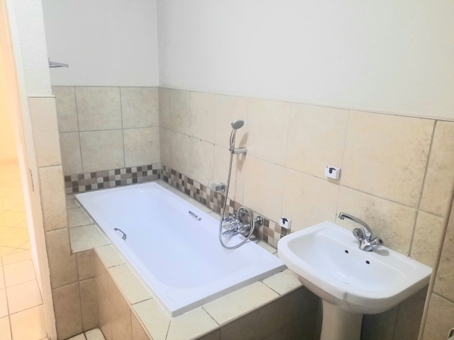 2 Bedroom Property for Sale in Wilro Park Gauteng