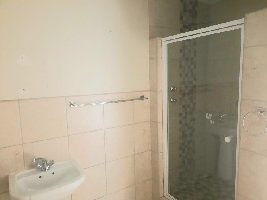 2 Bedroom Property for Sale in Wilro Park Gauteng