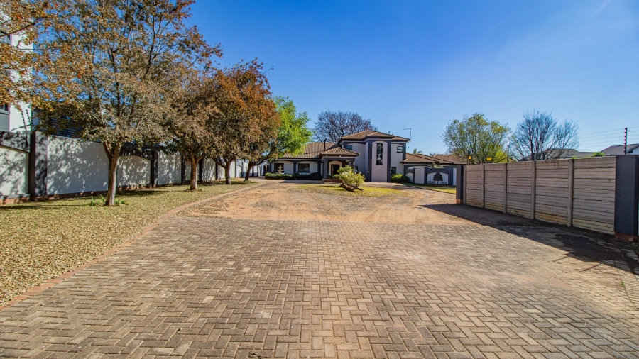 7 Bedroom Property for Sale in Pomona Gauteng