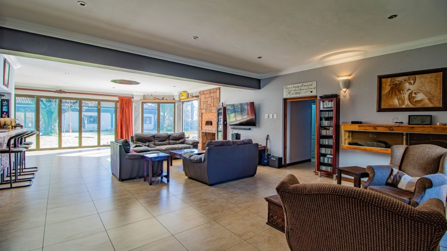 7 Bedroom Property for Sale in Pomona Gauteng