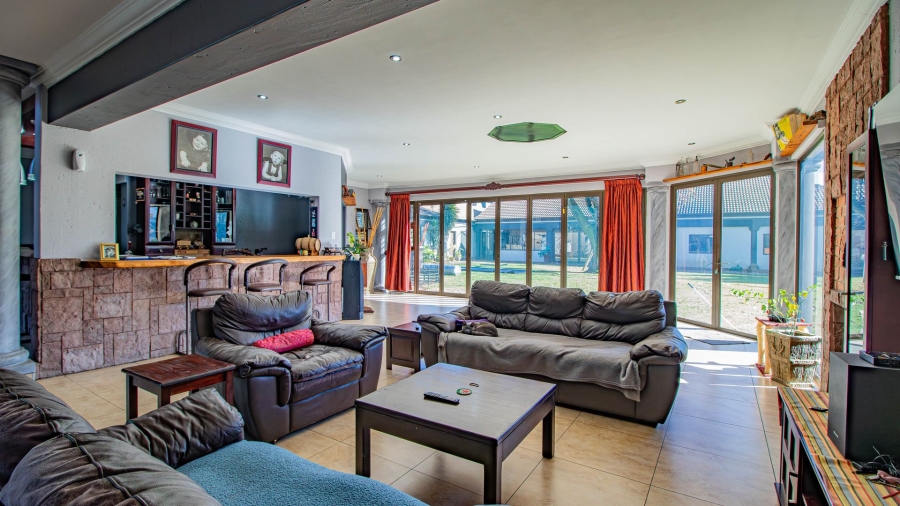 7 Bedroom Property for Sale in Pomona Gauteng