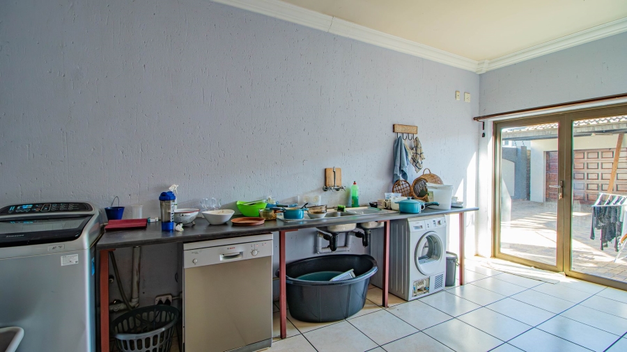 7 Bedroom Property for Sale in Pomona Gauteng
