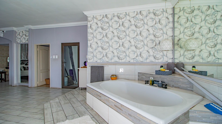 7 Bedroom Property for Sale in Pomona Gauteng