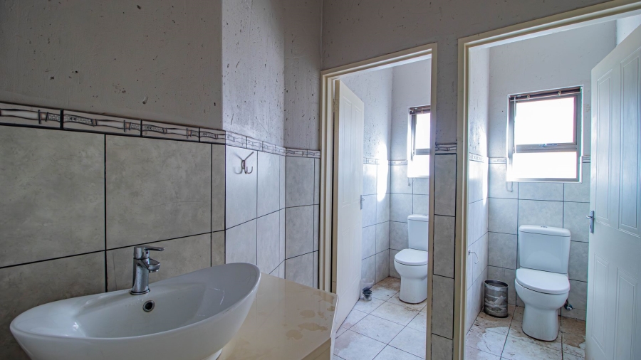7 Bedroom Property for Sale in Pomona Gauteng