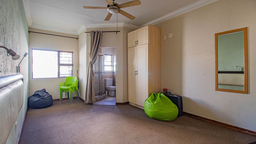 7 Bedroom Property for Sale in Pomona Gauteng