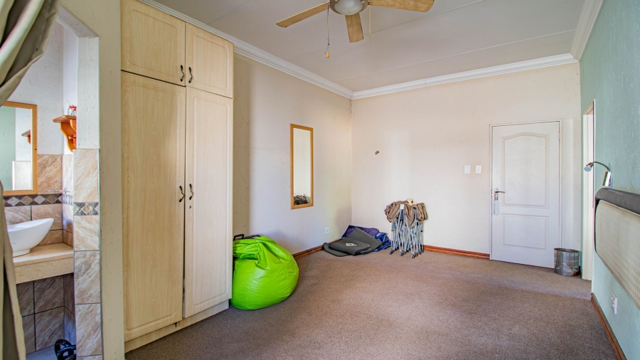 7 Bedroom Property for Sale in Pomona Gauteng