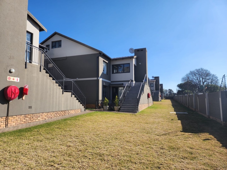 To Let 2 Bedroom Property for Rent in Norton Home Estate AH Gauteng