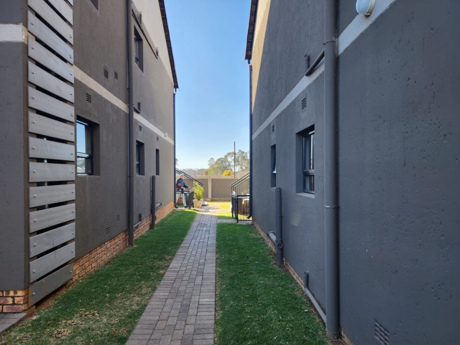 To Let 2 Bedroom Property for Rent in Norton Home Estate AH Gauteng