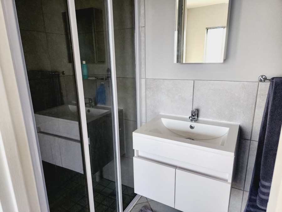 To Let 2 Bedroom Property for Rent in Norton Home Estate AH Gauteng