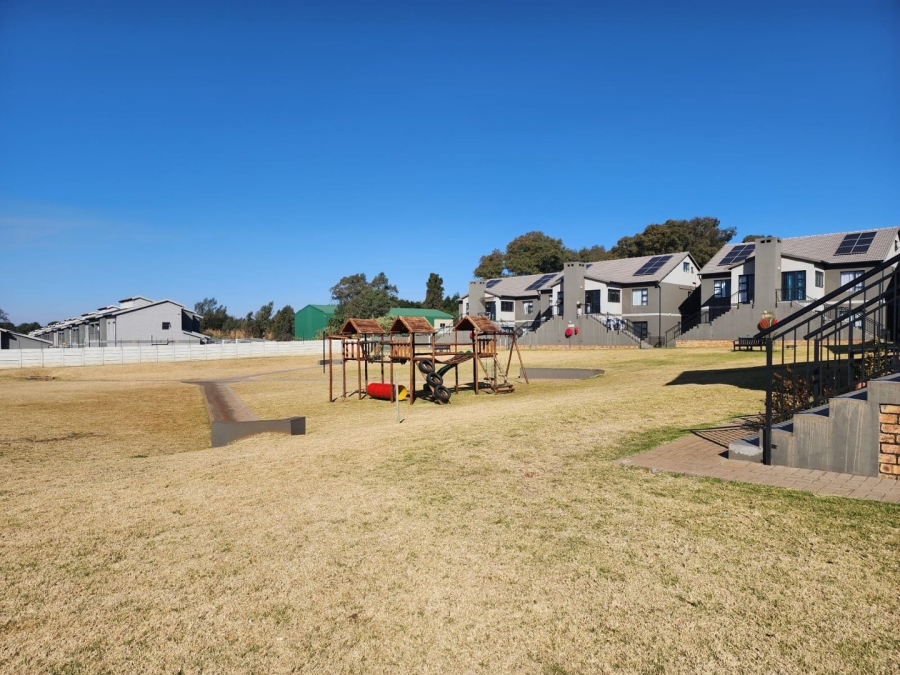 To Let 2 Bedroom Property for Rent in Norton Home Estate AH Gauteng