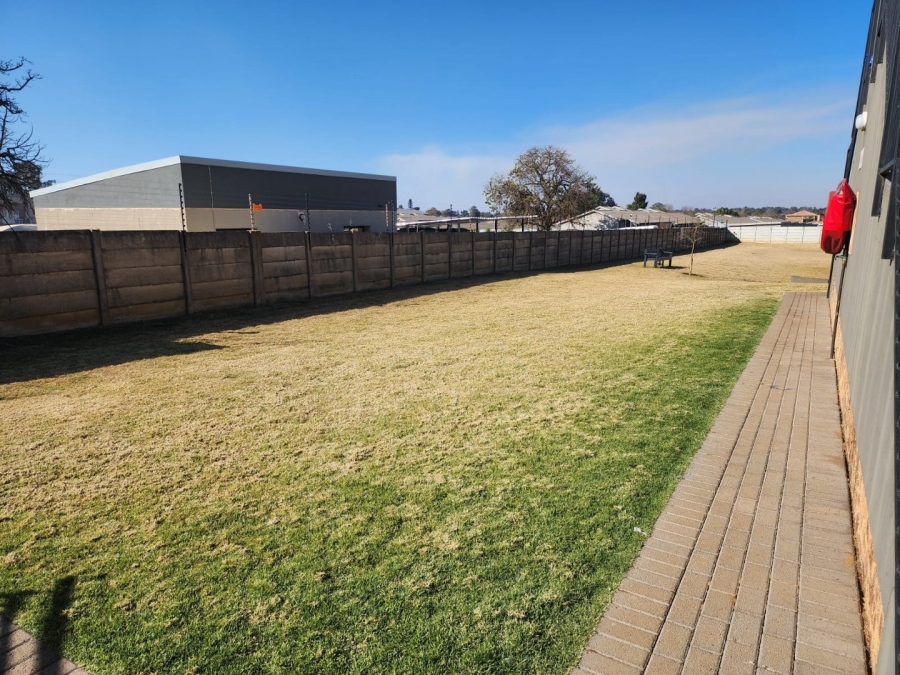 To Let 2 Bedroom Property for Rent in Norton Home Estate AH Gauteng