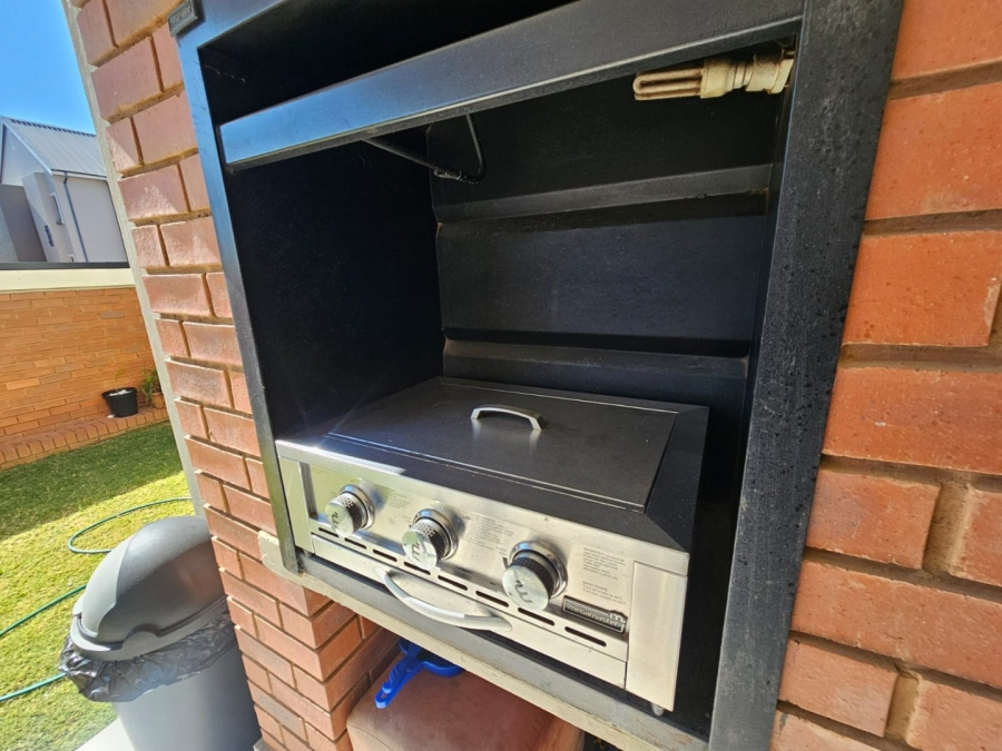 2 Bedroom Property for Sale in Louwlardia Gauteng