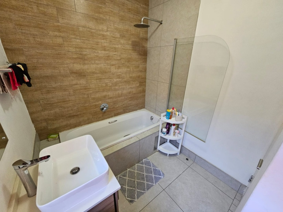 2 Bedroom Property for Sale in Louwlardia Gauteng
