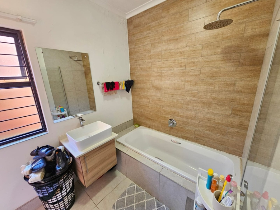 2 Bedroom Property for Sale in Louwlardia Gauteng