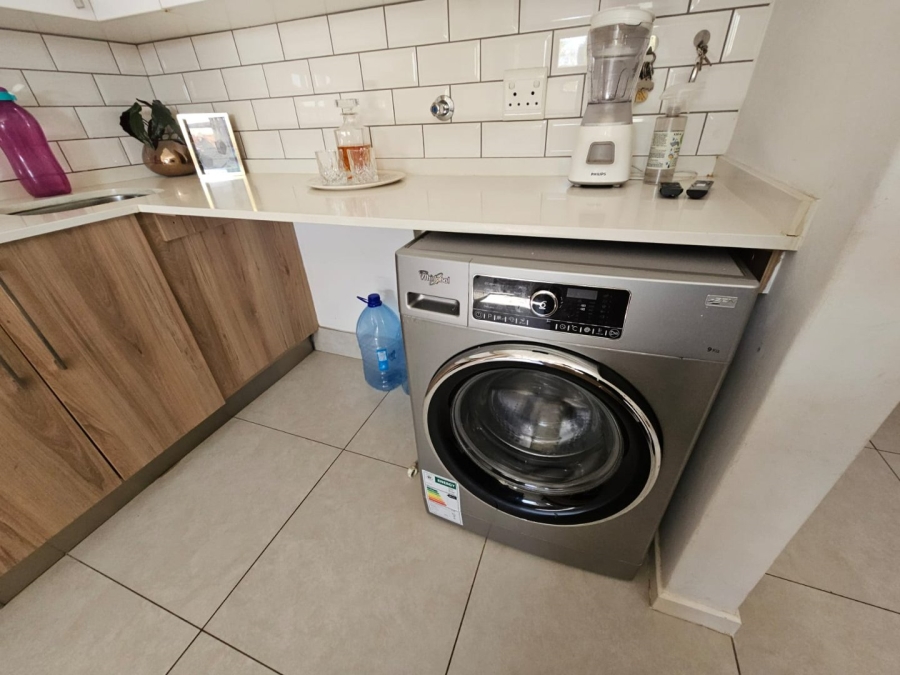 2 Bedroom Property for Sale in Louwlardia Gauteng