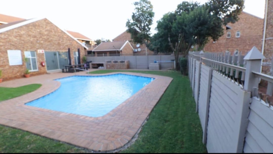 To Let 2 Bedroom Property for Rent in Doornpoort Gauteng