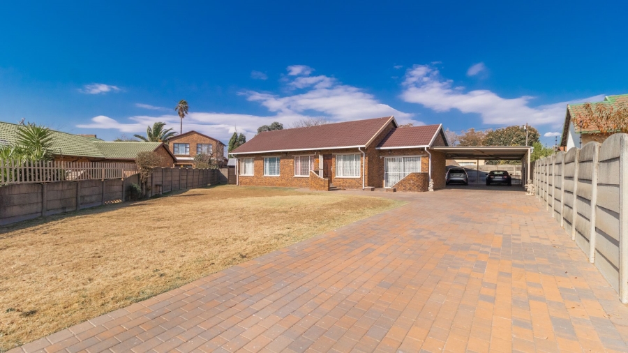 3 Bedroom Property for Sale in Bonaero Park Gauteng