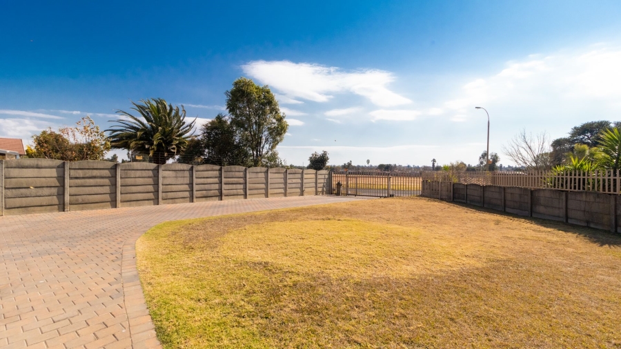 3 Bedroom Property for Sale in Bonaero Park Gauteng