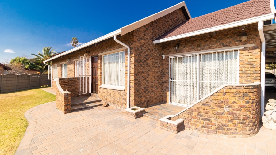 3 Bedroom Property for Sale in Bonaero Park Gauteng