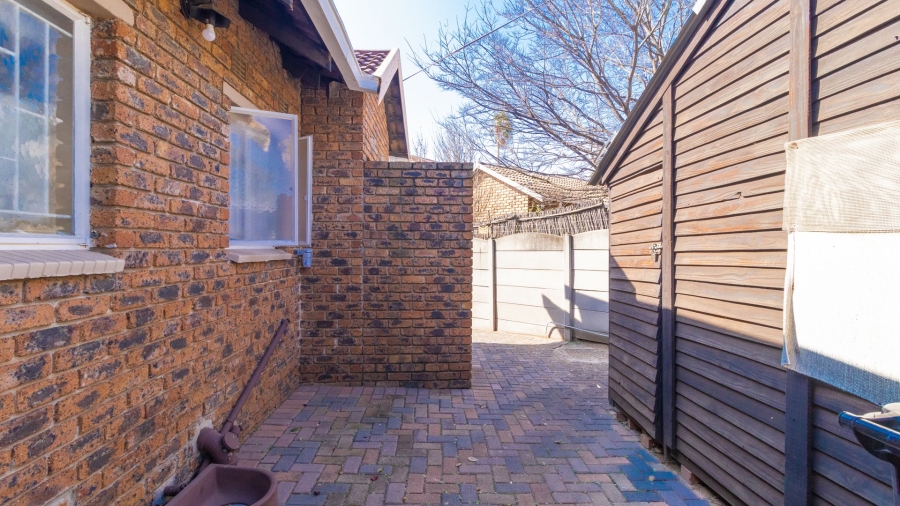 3 Bedroom Property for Sale in Bonaero Park Gauteng