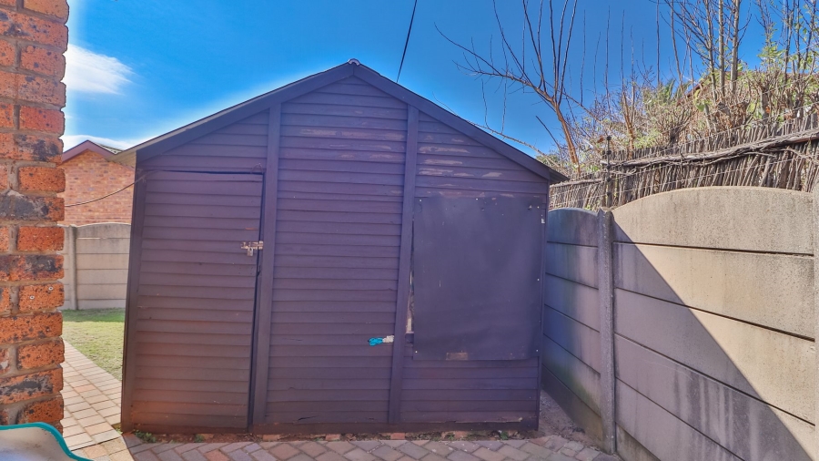 3 Bedroom Property for Sale in Bonaero Park Gauteng