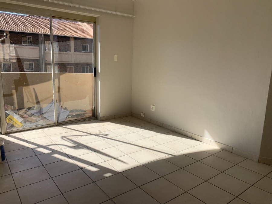 To Let 1 Bedroom Property for Rent in Amberfield Gauteng
