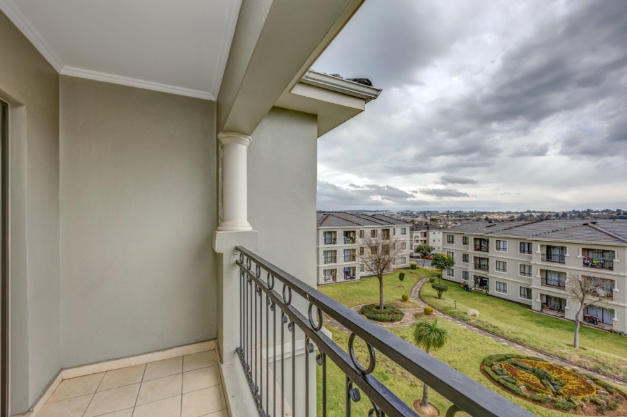 To Let 2 Bedroom Property for Rent in Maroeladal Gauteng