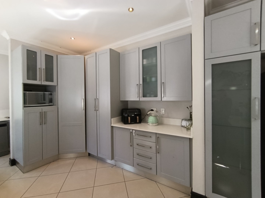 To Let 3 Bedroom Property for Rent in Craighall Park Gauteng