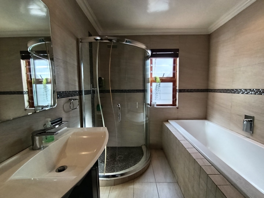 To Let 3 Bedroom Property for Rent in Craighall Park Gauteng